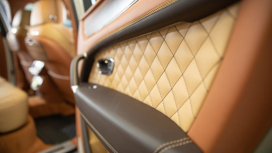 Детали интерьера Bentley Bentayga Stetson Edition 2019 года  (NA) (фото 16 из 25)